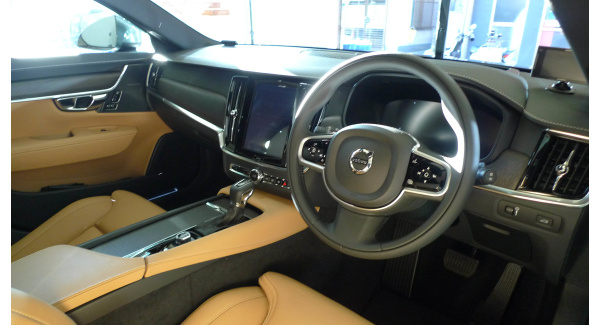 ボルボＶ90の車内