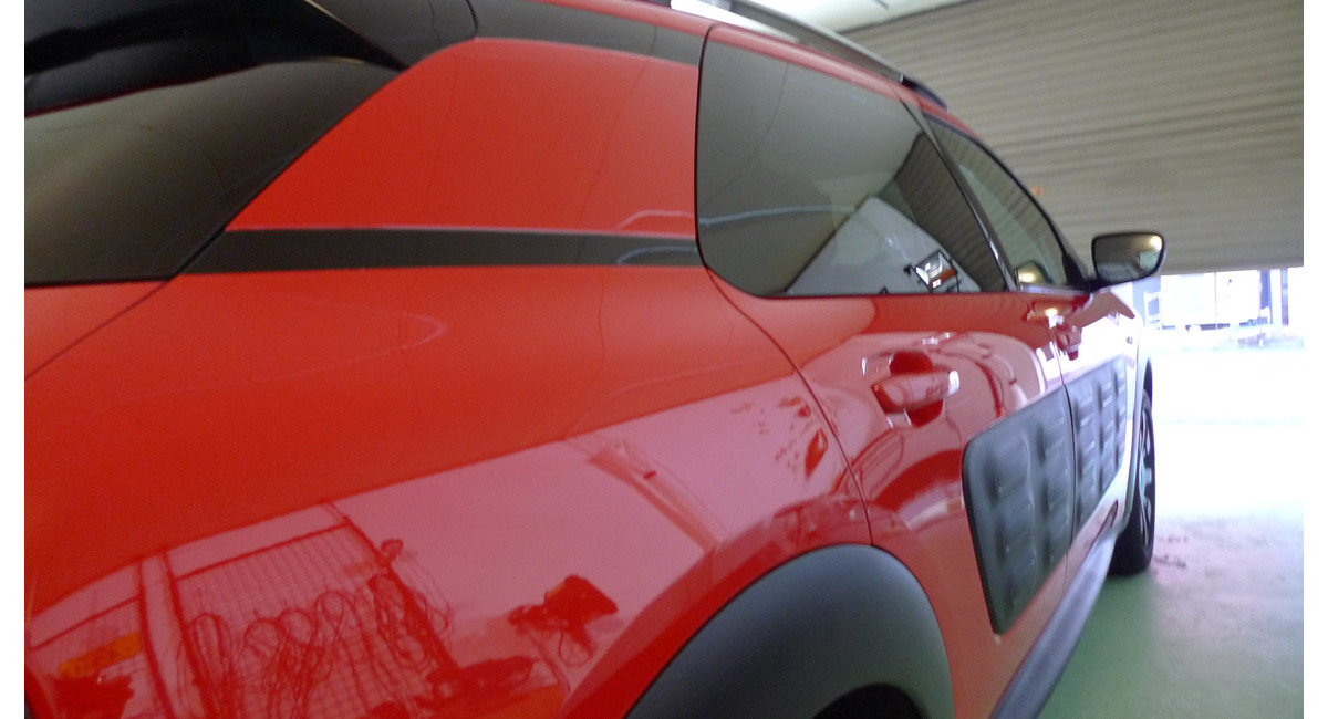 シトロエンＣ4カクタスにガラスコーティング