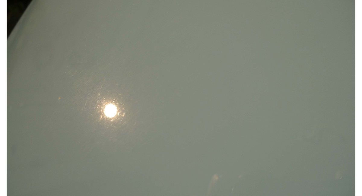 アバルト500ボンネットに花粉シミ