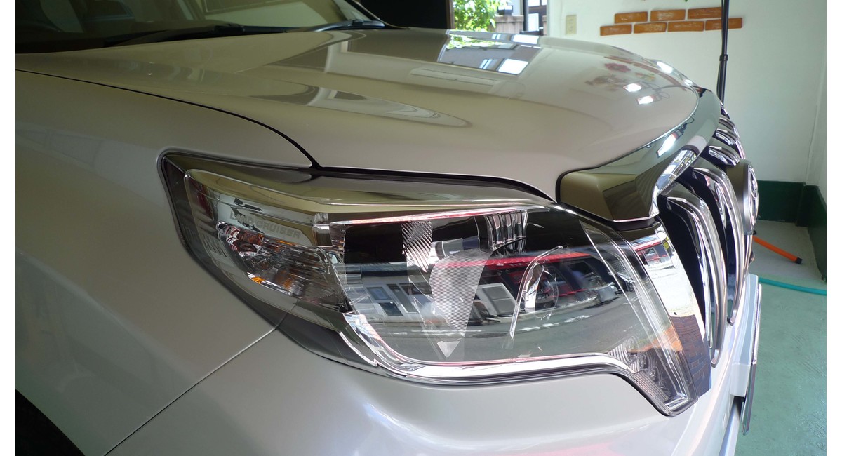 ランドクルーザープラドのフロントグリル