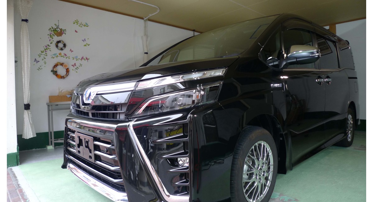 ヴォクシーにガラスコーティング | 東京の車コーティング専門店創業