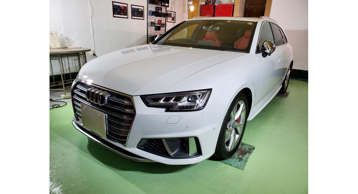 アウディS4アバント