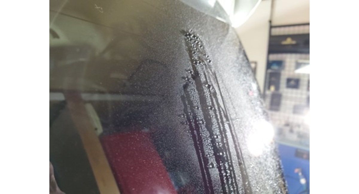 リアガラス撥水施工