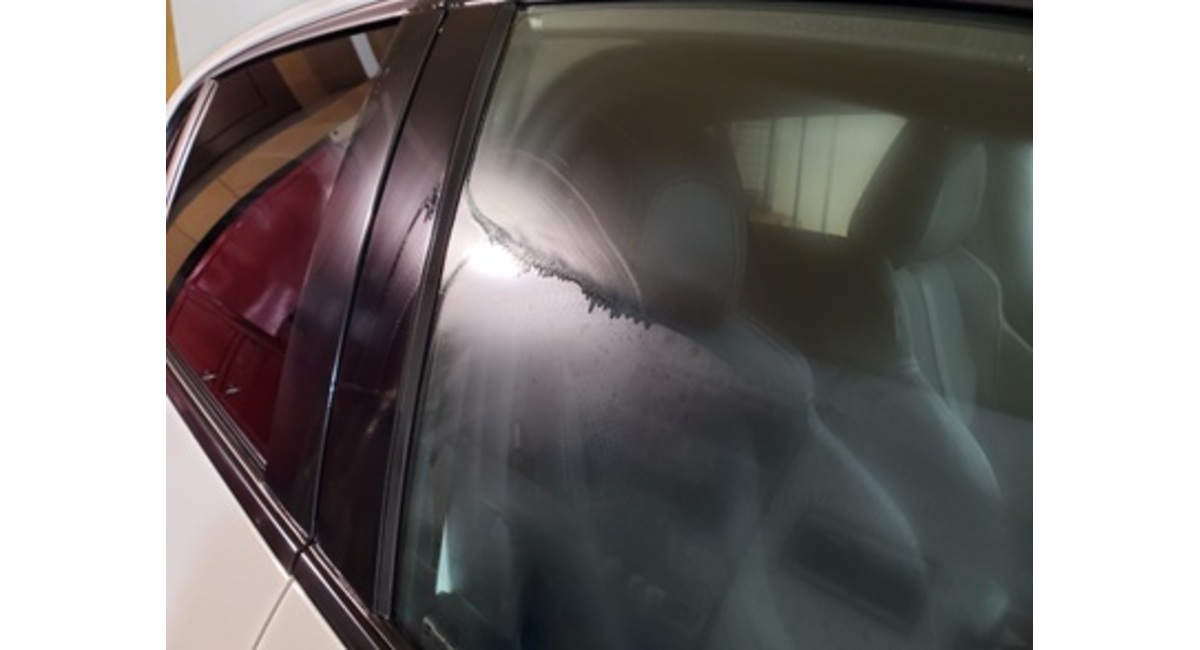 サイドガラスの油汚れ