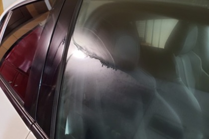 サイドガラスの油汚れ