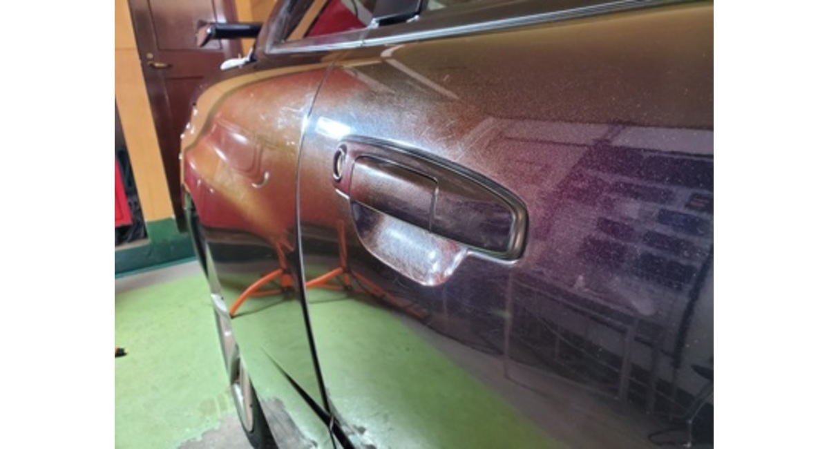 ドアパネルの傷