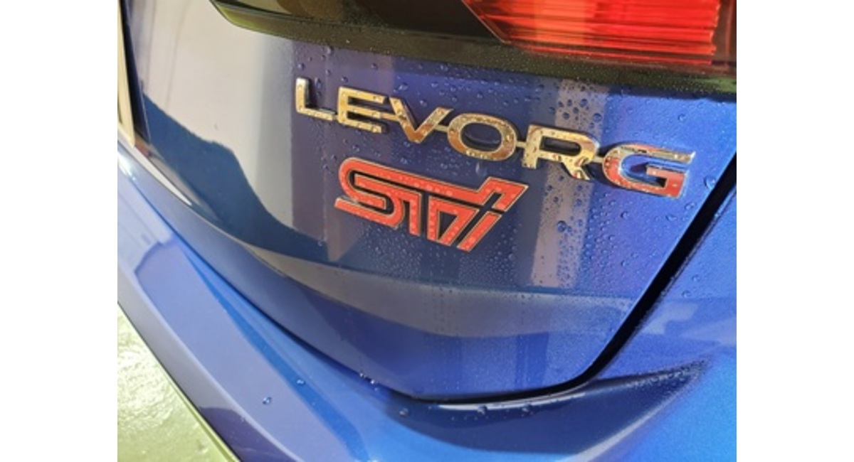 レヴォーグSTi 