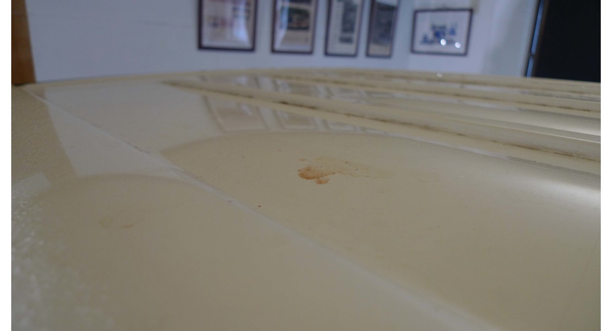 ルーフに鳥のフンの跡